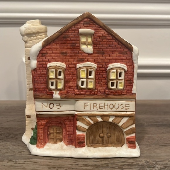 NOMA Dickensville Porcelain Lighted Village House Christmas No 3 Firehouse - Picture 3 of 17
